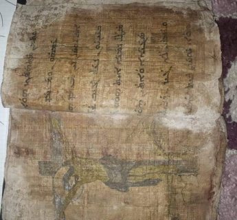 يوجد كتاب مسيحي قديم ولوحات لدافينشي ولليرات المقدوني  2