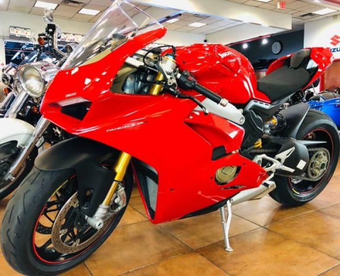 2019 DUCATI PANIGALE V4 whatsapp:+17163935355 2