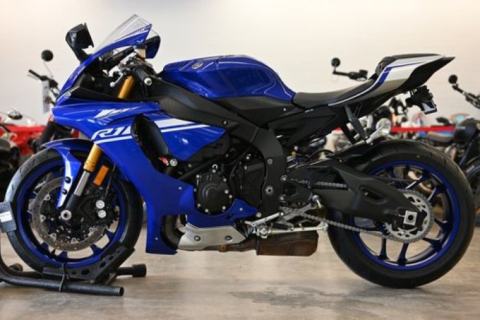 2017 YAMAHA R1 AVAILABLE +971564580565 2