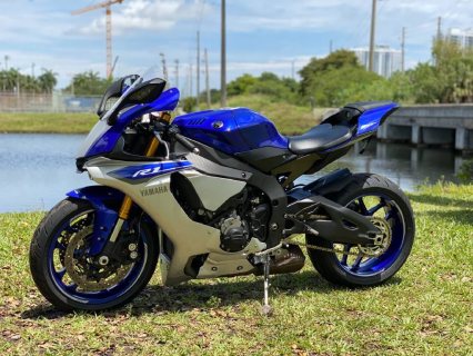 2017 yamaha yzf r 1 Whatsapp : +17163935355 2